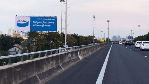 Hi005A  : ป้ายโฆษณาบริเวณเลียบทางด่วนรามอินทรามุ่งหน้าพระรามเก้า 